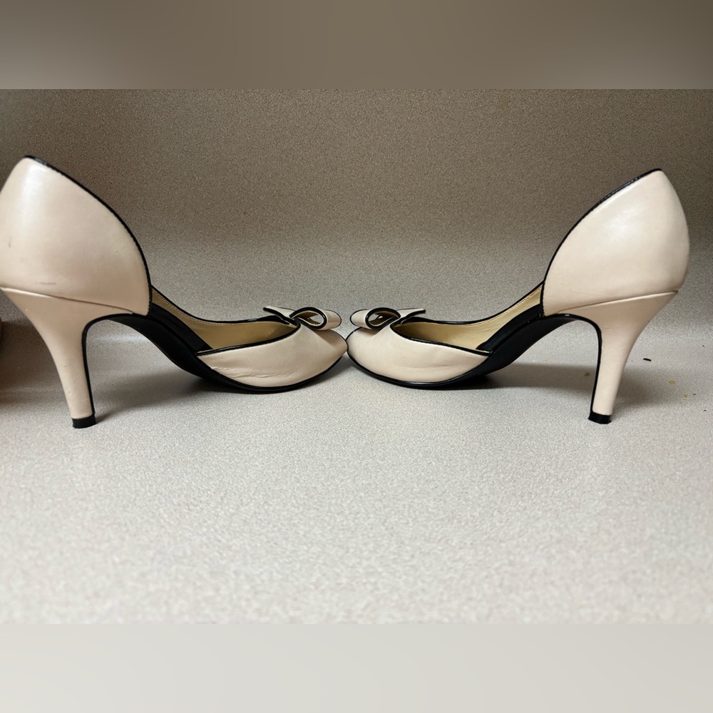 Coach and Four Cream/black heels - Picture 5 of 9
